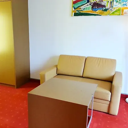 Orange Wings ホテル 3*