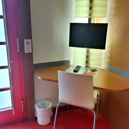 ホテル Orange Wings クレムス アン デル ドナウ