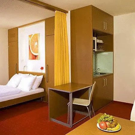 Orange Wings クレムス アン デル ドナウ