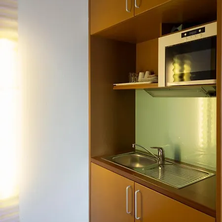 Orange Wings クレムス アン デル ドナウ