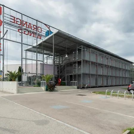 Orange Wings ホテル 3*