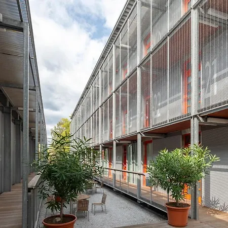 Orange Wings クレムス アン デル ドナウ