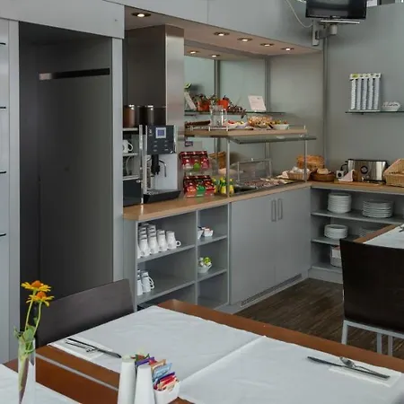 Orange Wings ホテル 3*