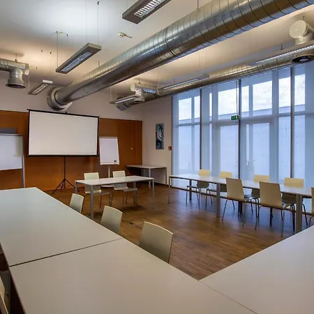 ホテル Orange Wings クレムス アン デル ドナウ