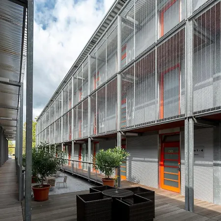 Orange Wings ホテル 3*