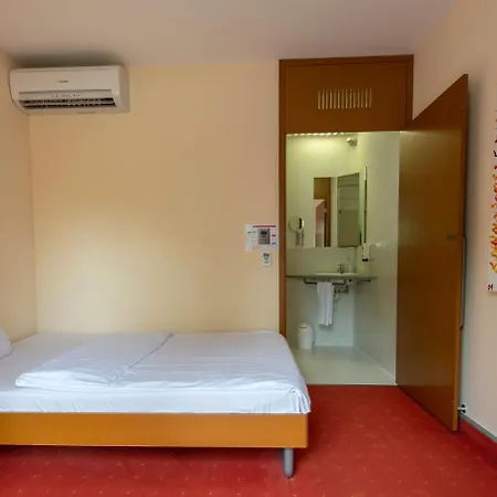 Orange Wings ホテル クレムス アン デル ドナウ